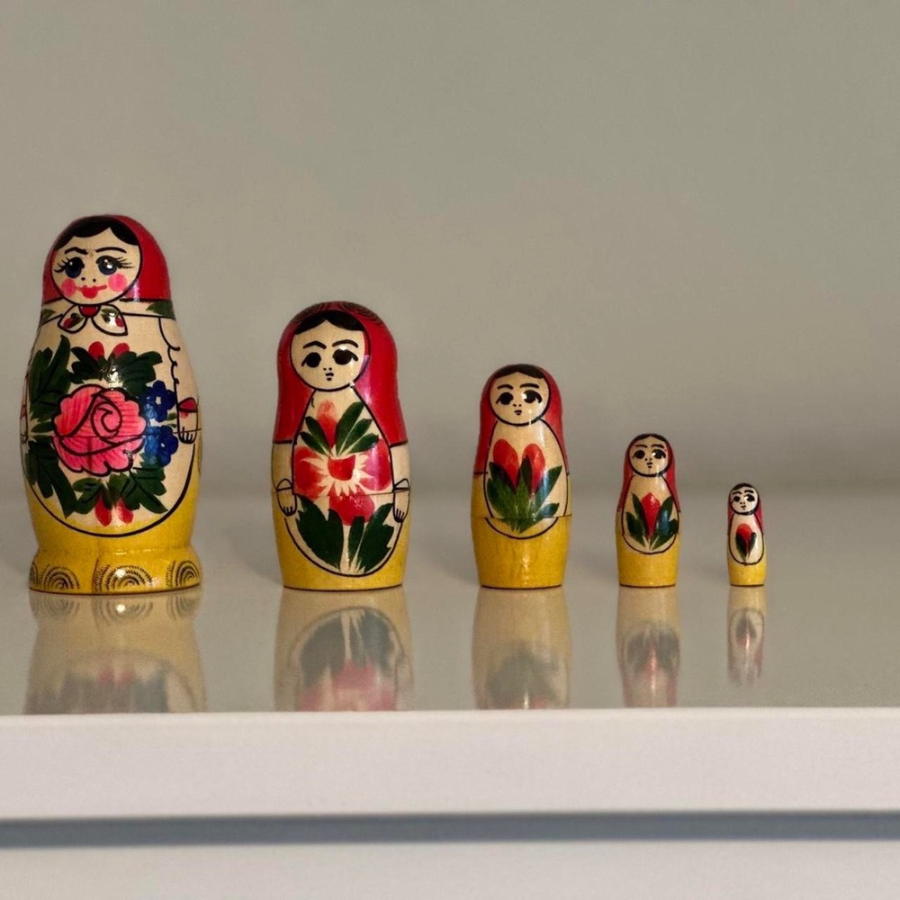 Vintage Nesting Dolls 🌸✨